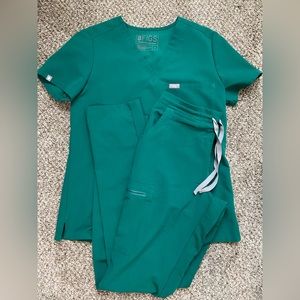 FIGS Scrubs set - Hunter Green